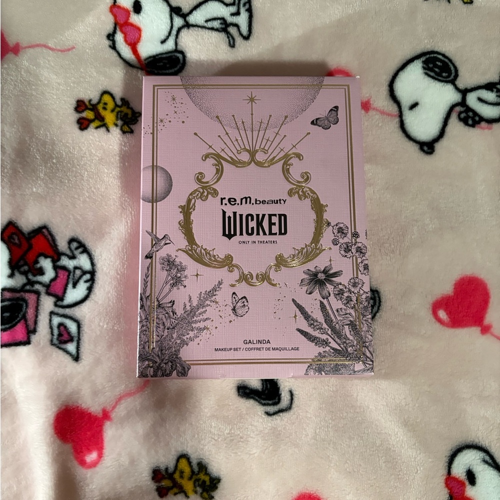 R.E.M. Beauty Wicked Glinda Makeup Set